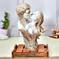 White Brown Polyresin Man-Woman Kissing Statue to Decor Home office R-CPL2