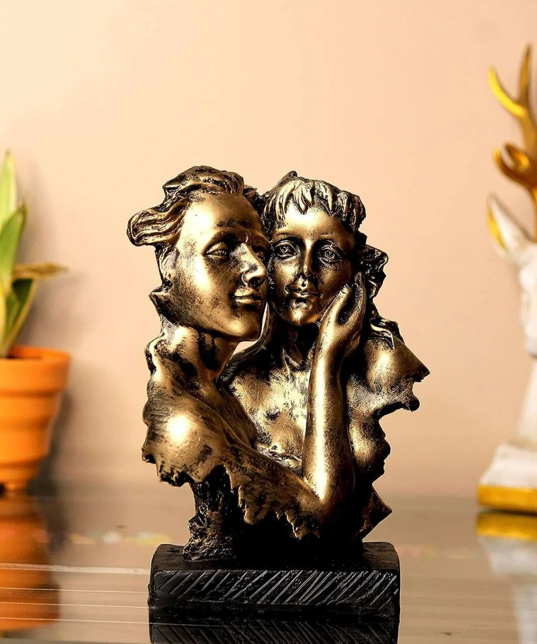 Polyresin Romantic Couple 16x12cm for Home Office Hotel Living room R-FC3